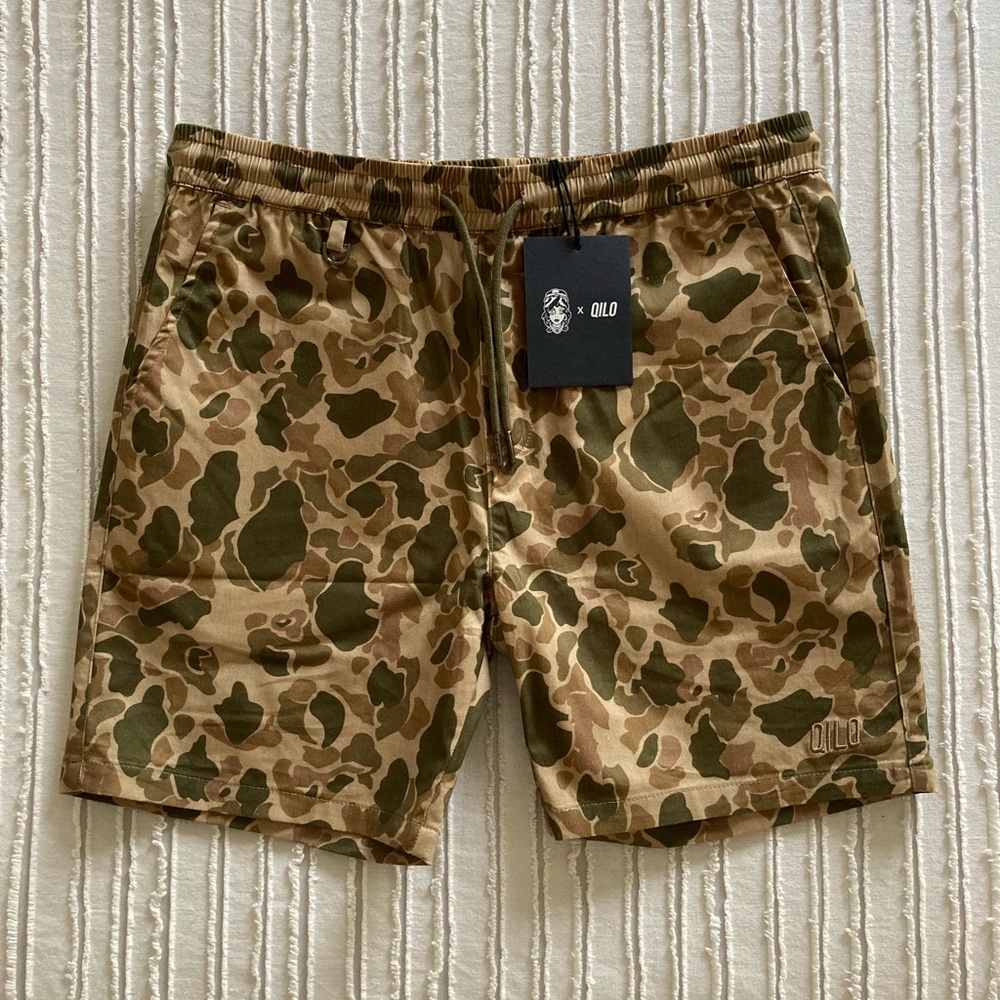 NWT QILO x WRMFZY Frogskin Short in Beach - Size L